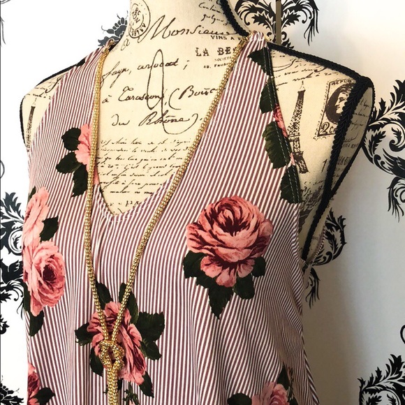 🌸 NWT! Gorgeous Floral Tank W/Necklace! - Picture 4 of 6